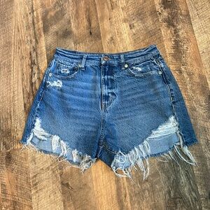 American Eagle Highest Rise Mom Jean Short Comfort Stretch Waistband. Size 4.